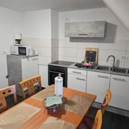 Schöne Vollausgestattete Monteurs- Gästewohnung In Der Gartenstadt Und Nähe Geiseltalsee Für 4 Personen 2407