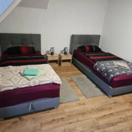 Apartment Schoene Vollausgestattete Monteurs- Gaestewohnung In Der Gartenstadt Und Naehe Geiseltalsee 2407