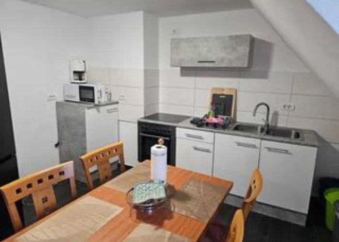 Schöne Vollausgestattete Monteurs- Gästewohnung In Der Gartenstadt Und Nähe Geiseltalsee Für 4 Personen 2407