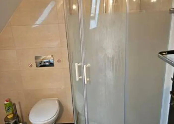 Schoene Vollausgestattete Monteurs- Gaestewohnung In Der Gartenstadt Und Naehe Geiseltalsee 2407 Apartment *