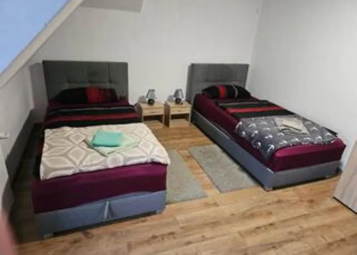 Apartment Schoene Vollausgestattete Monteurs- Gaestewohnung In Der Gartenstadt Und Naehe Geiseltalsee 2407